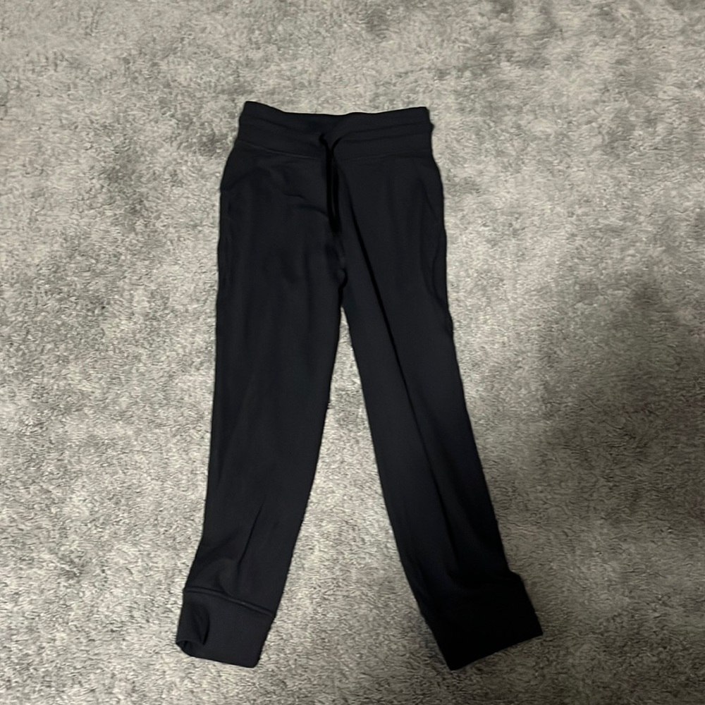 black lulu lemon joggers